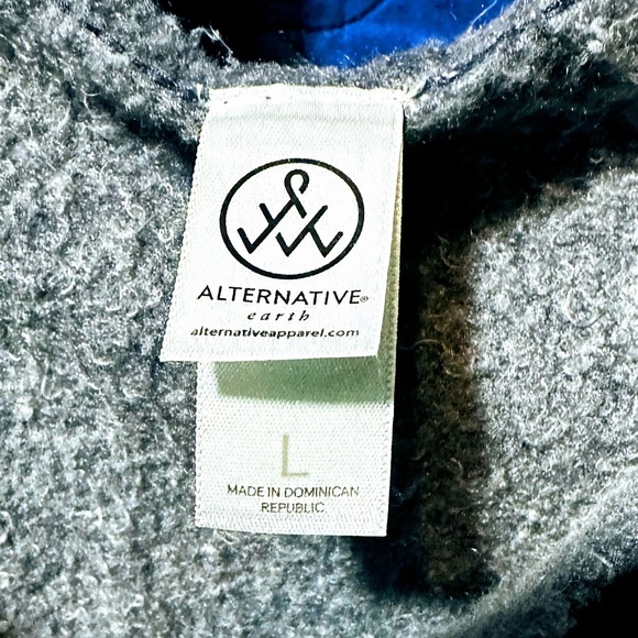 Off the shoulder Alaska sweatshirt - Picture 3 of 4